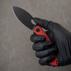 Red handle G064 in hand – open