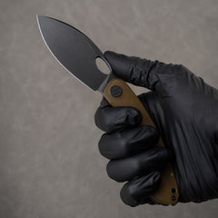 PEI + black blade in hand, open view