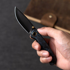 Gecko M070 (3.07"+SLD Magic+DLC+Carbon fibre)-Liner Lock-thumb stud