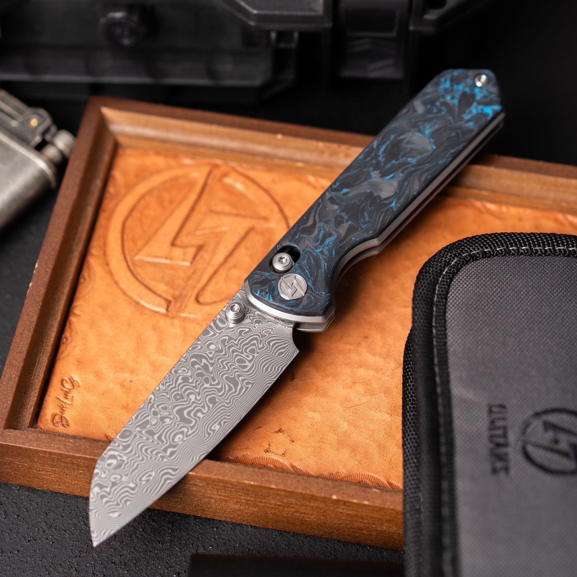 Imperial Penguin M060(3.35''+Damascus+Carbon fibre)-Axis lock-thumb stud