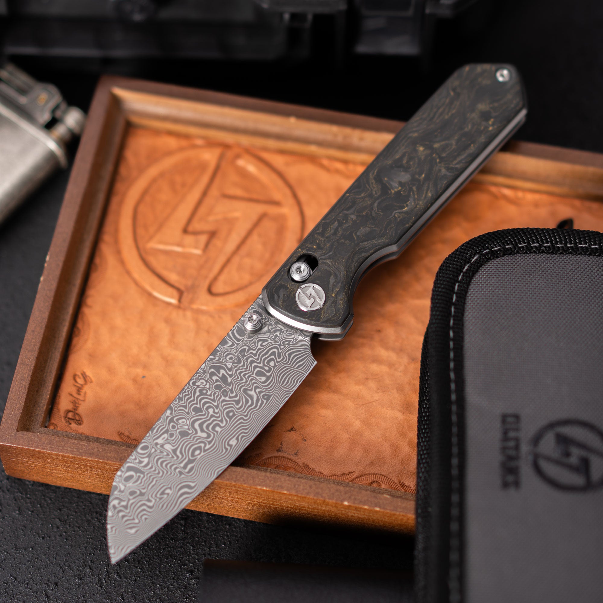 Imperial Penguin M060(3.35''+Damascus+Carbon fibre)-Axis lock-thumb stud