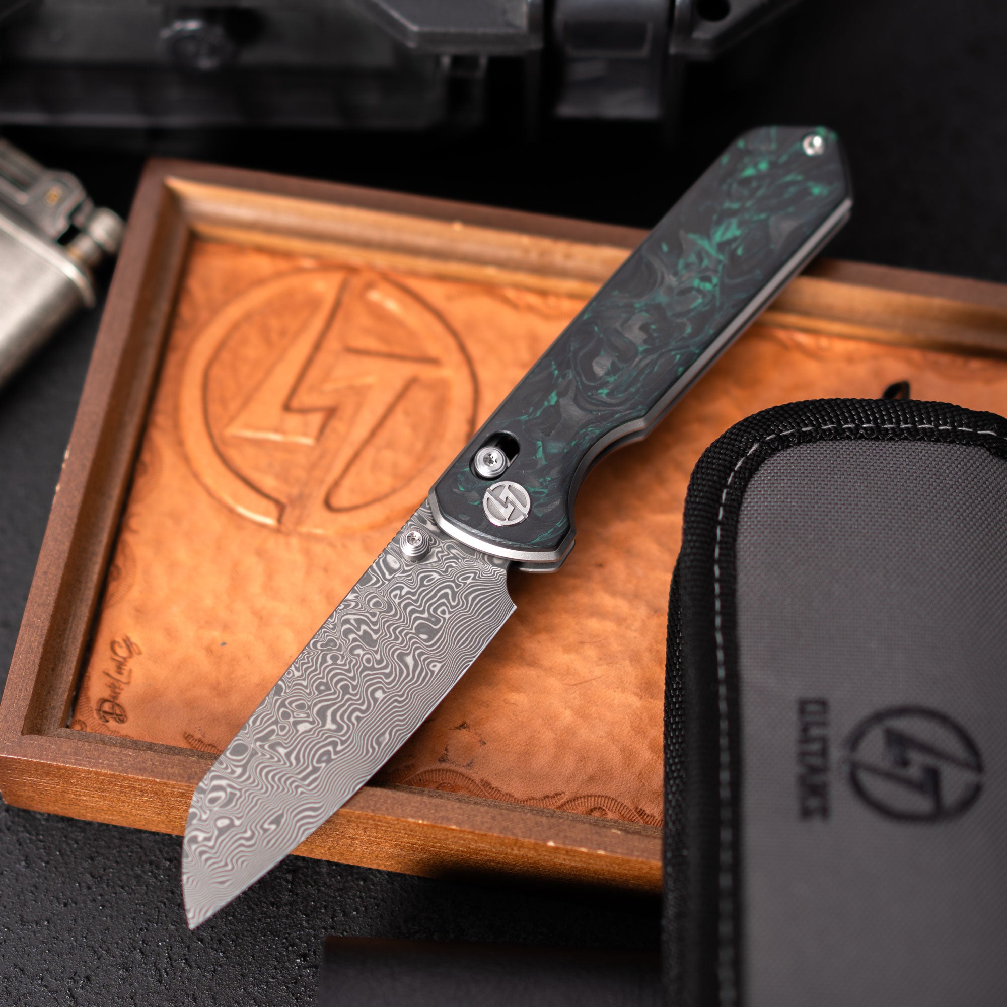 Imperial Penguin M060(3.35''+Damascus+Carbon fibre)-Axis lock-thumb stud