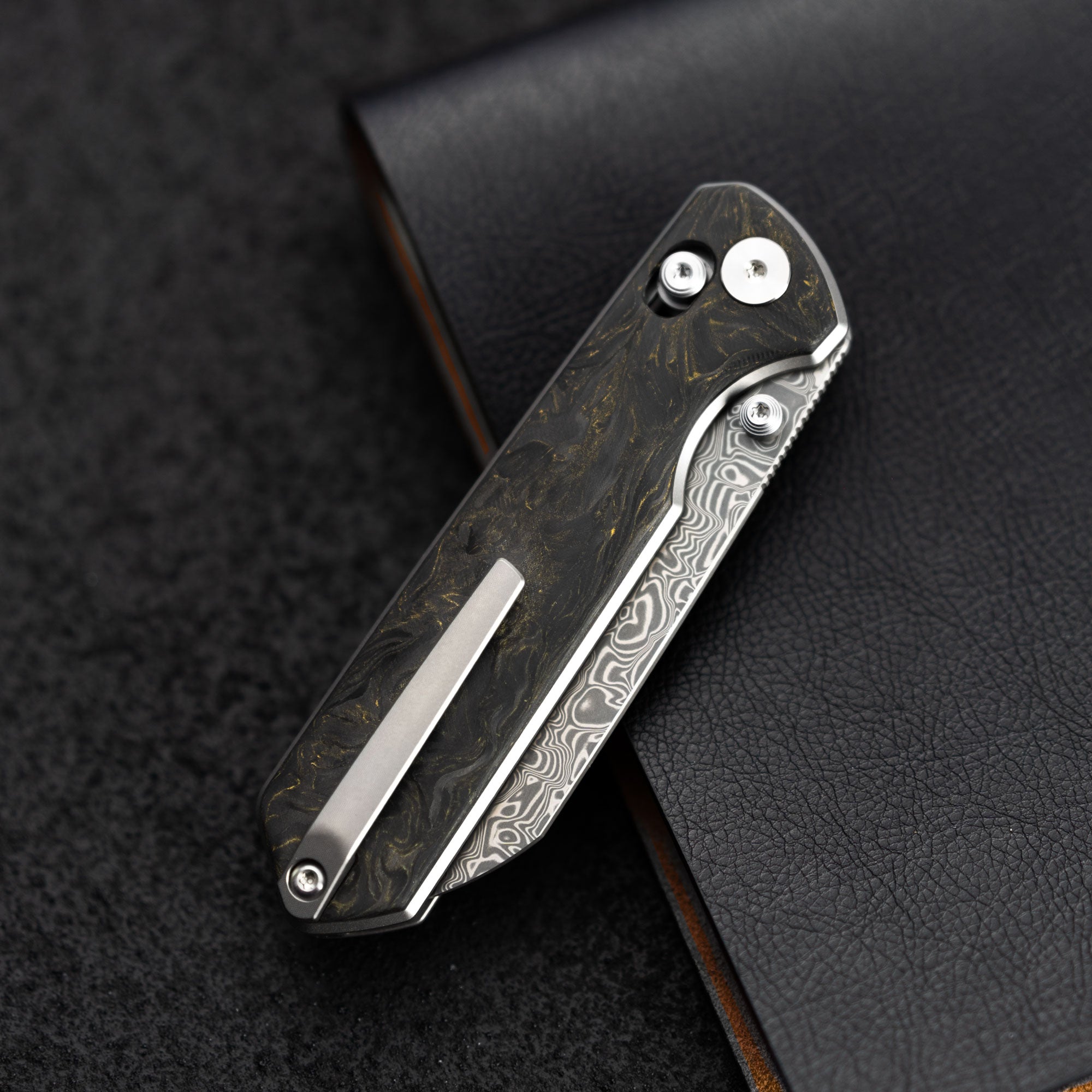 Imperial Penguin M060(3.35''+Damascus+Carbon fibre)-Axis lock-thumb stud