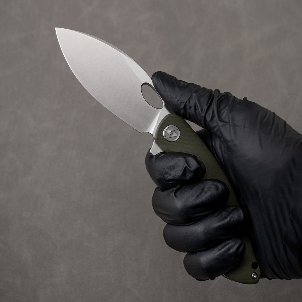 Satin G064 in hand – open, Army Green handle