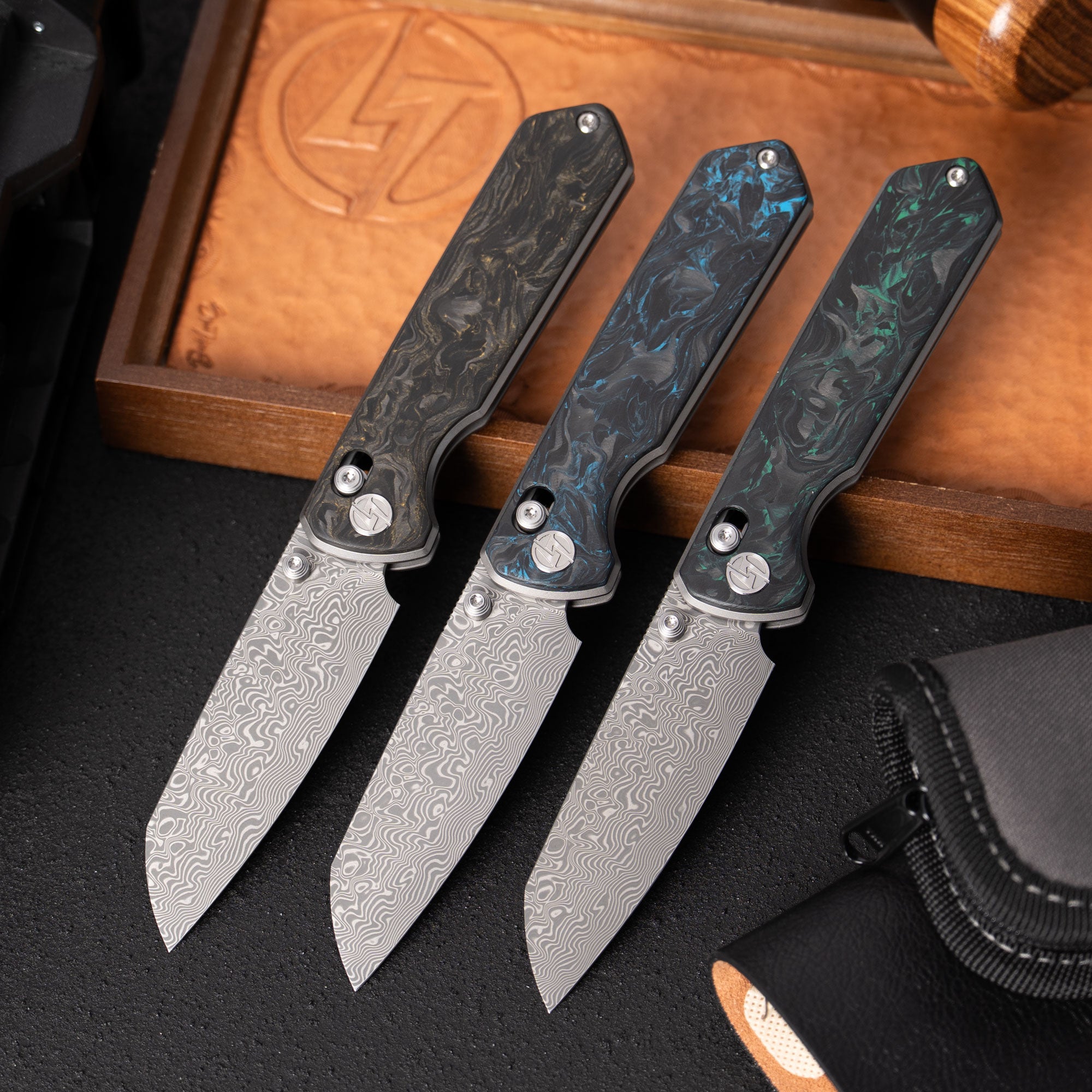 Imperial Penguin M060(3.35''+Damascus+Carbon fibre)-Axis lock-thumb stud