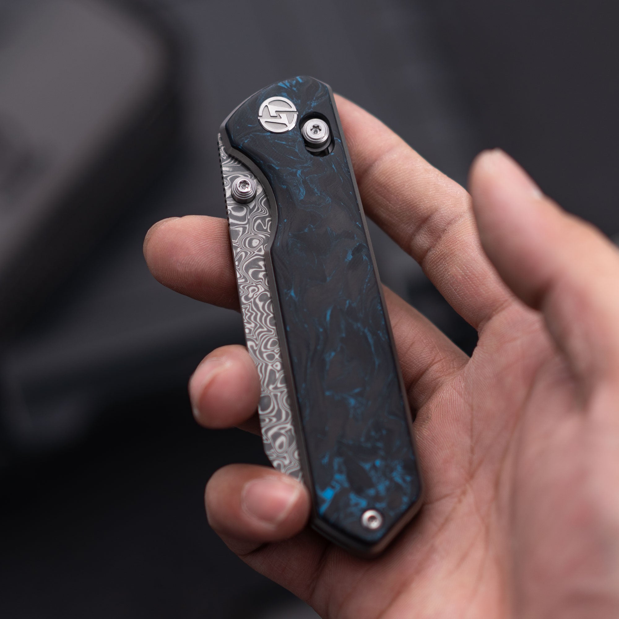 Imperial Penguin M060(3.35''+Damascus+Carbon fibre)-Axis lock-thumb stud