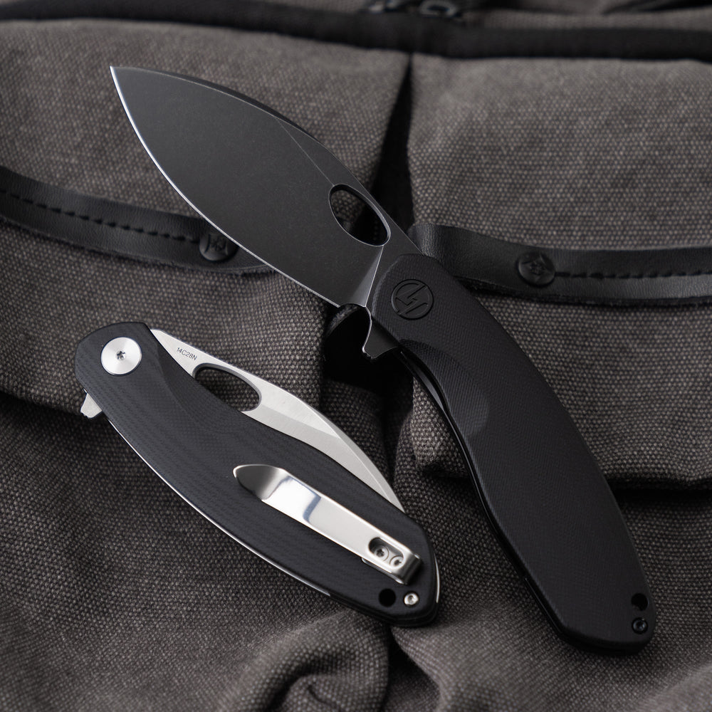 Two G064 knives – black blade open and closed