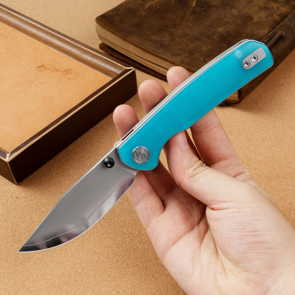 Open OLITANS Gecko SE G080 Blue Acrylic liner lock knife held in hand