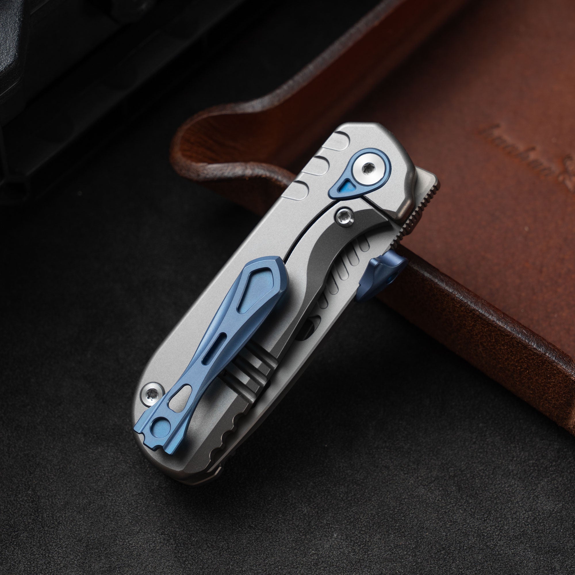 Serrated Shark™ Folding EDC Pry Bar