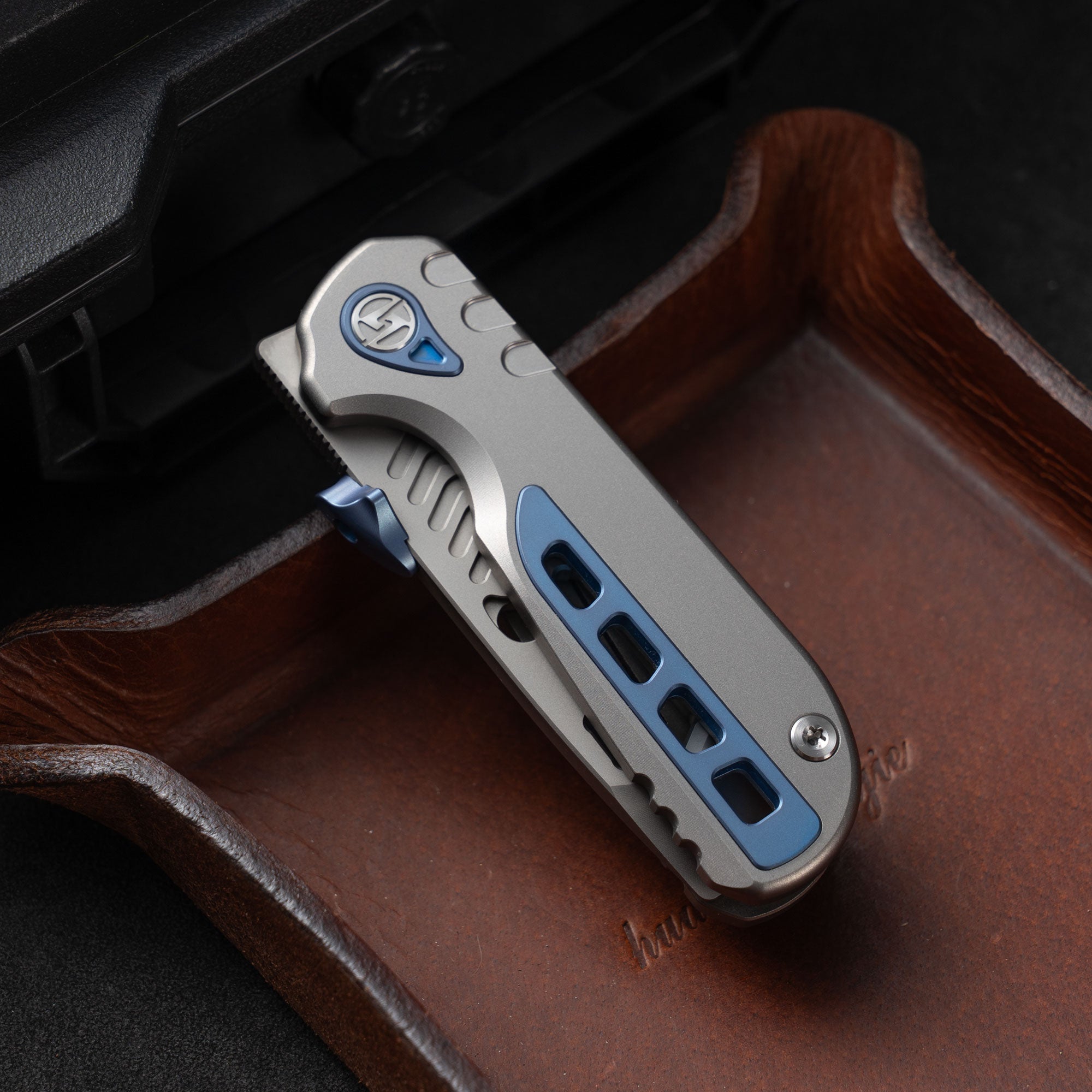 Serrated Shark™ Folding EDC Pry Bar
