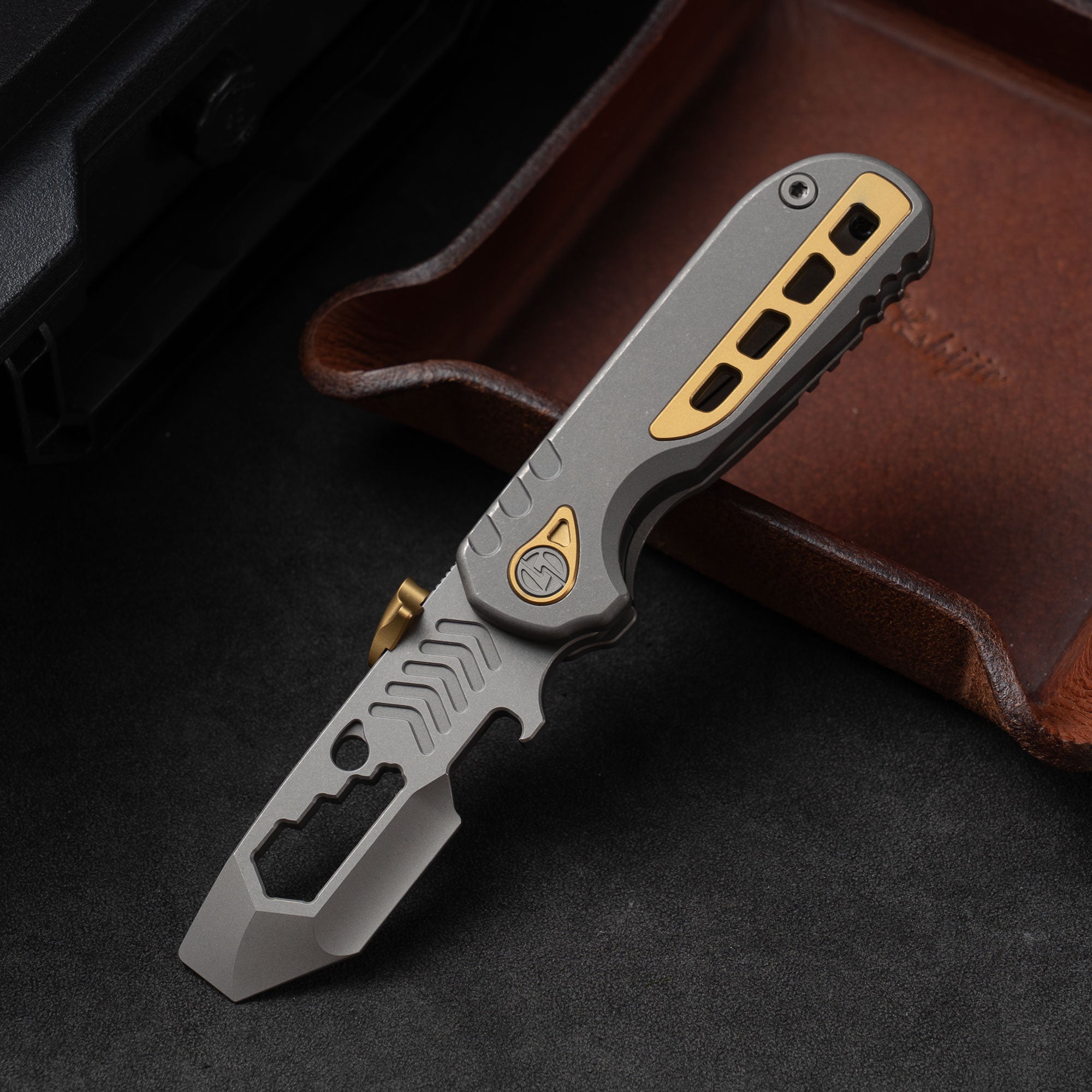 Serrated Shark™ Folding EDC Pry Bar