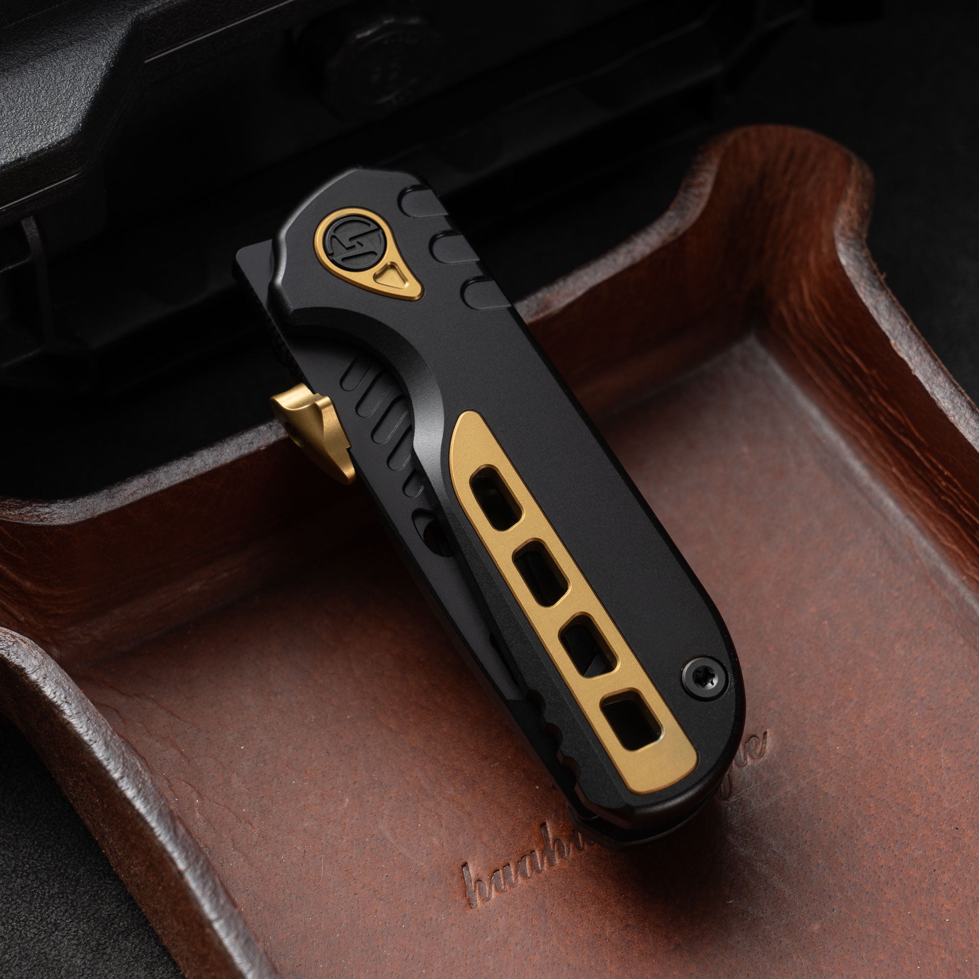 Serrated Shark™ Folding EDC Pry Bar