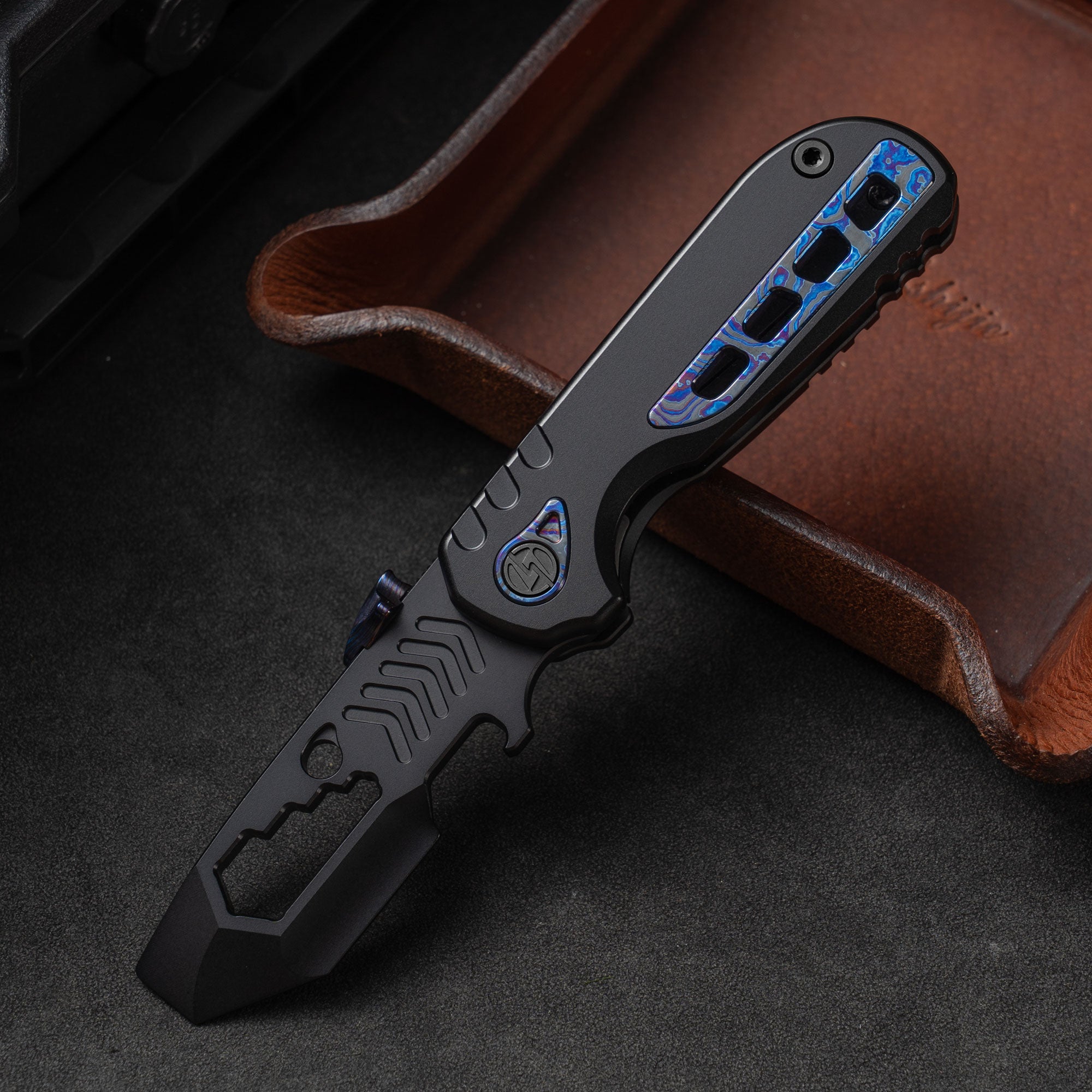 Serrated Shark™ Folding EDC Pry Bar