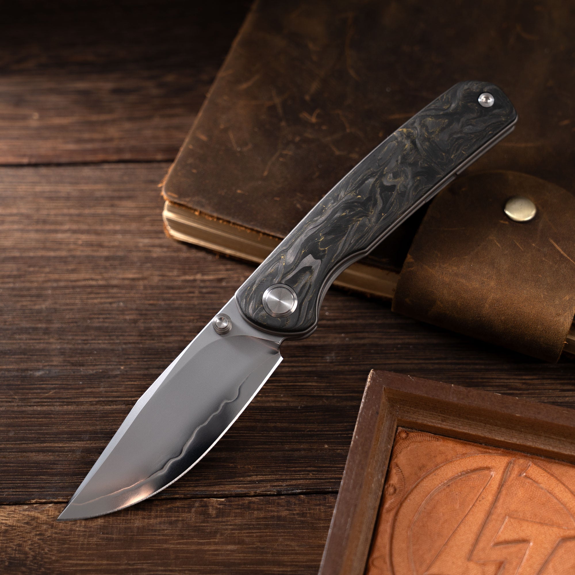 Gecko M070 (3.07'+SLD Magic+Carbon fibre)-Liner Lock-thumb stud