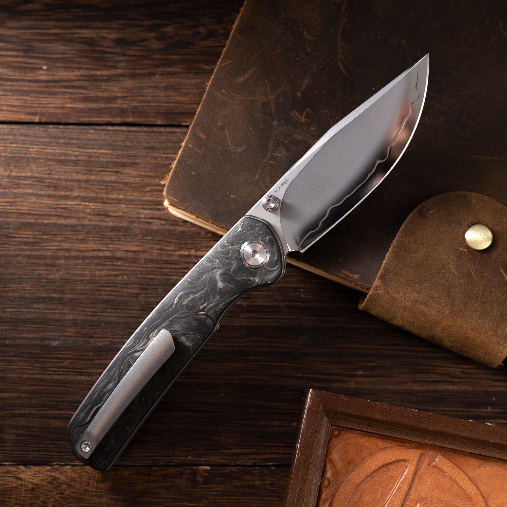 Gecko M070 (3.07'+SLD Magic+Carbon fibre)-Liner Lock-thumb stud