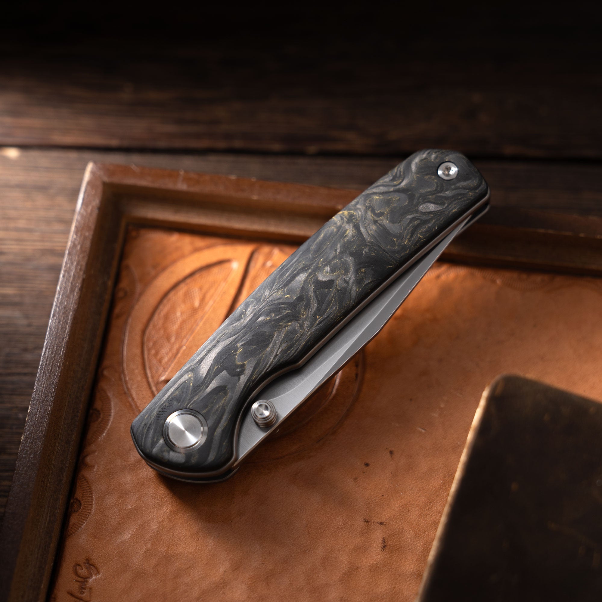 Gecko M070 (3.07'+SLD Magic+Carbon fibre)-Liner Lock-thumb stud