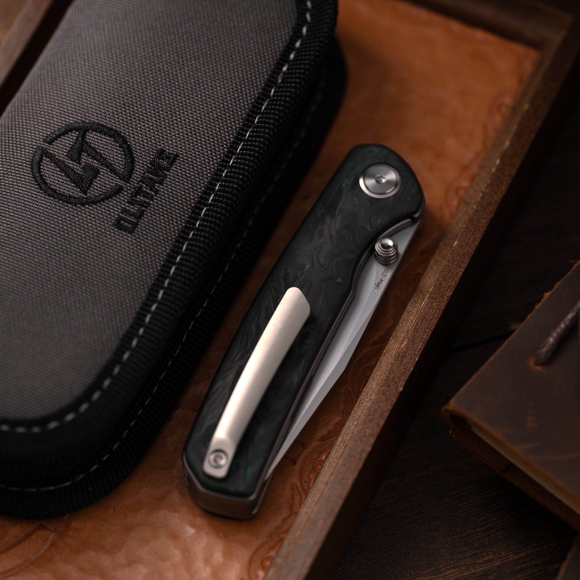 M070-SLD Folding Knife(3.07''+SLD Magic+Carbon fibre)-Liner Lock-thumb stud-OLITANS