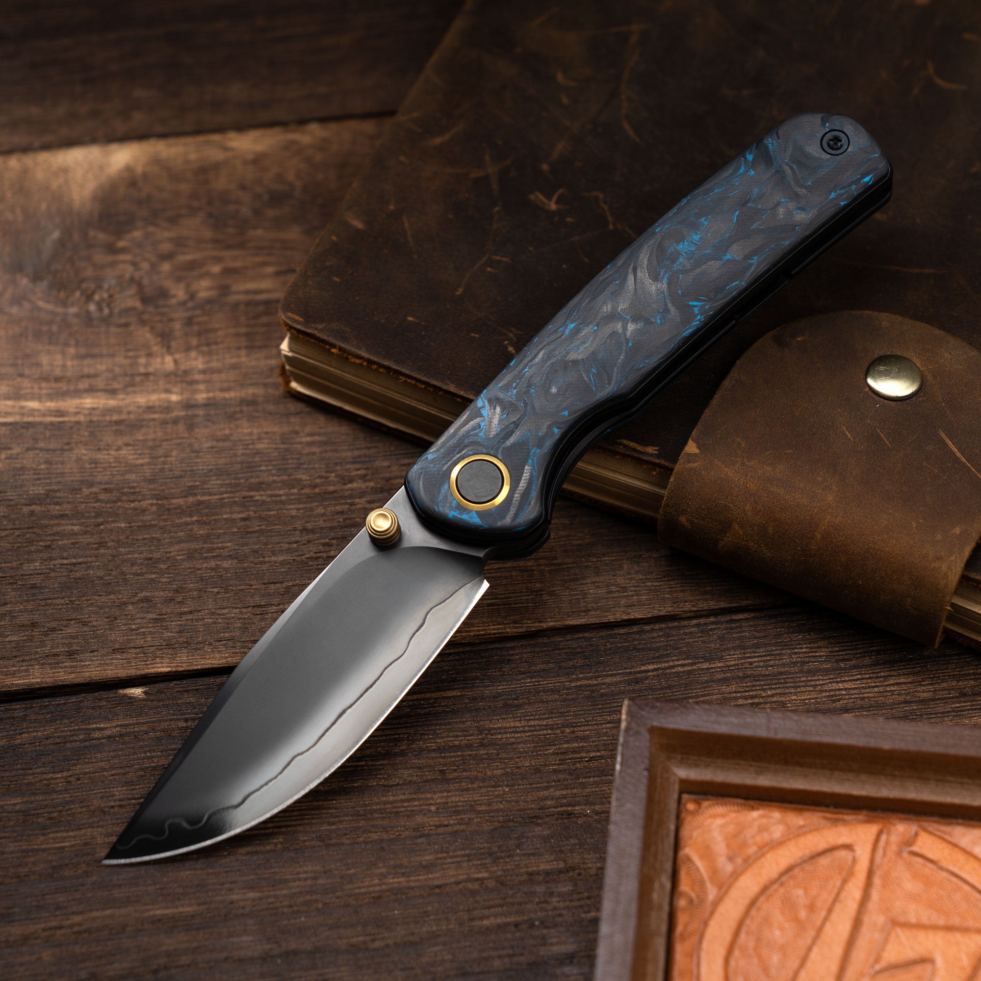 Gecko M070 (3.07"+SLD Magic+DLC+Carbon fibre)-Liner Lock-thumb stud