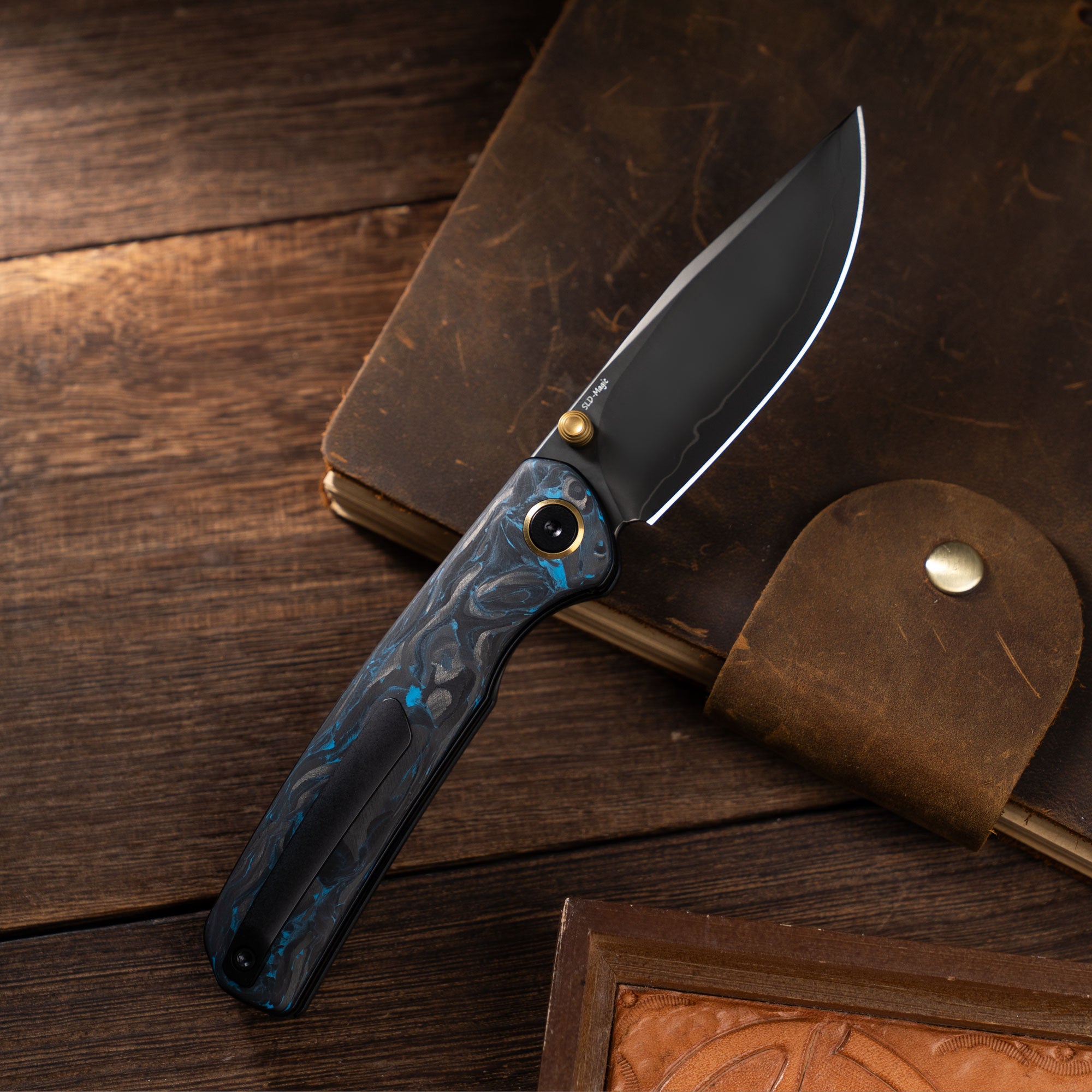Gecko M070 (3.07"+SLD Magic+DLC+Carbon fibre)-Liner Lock-thumb stud