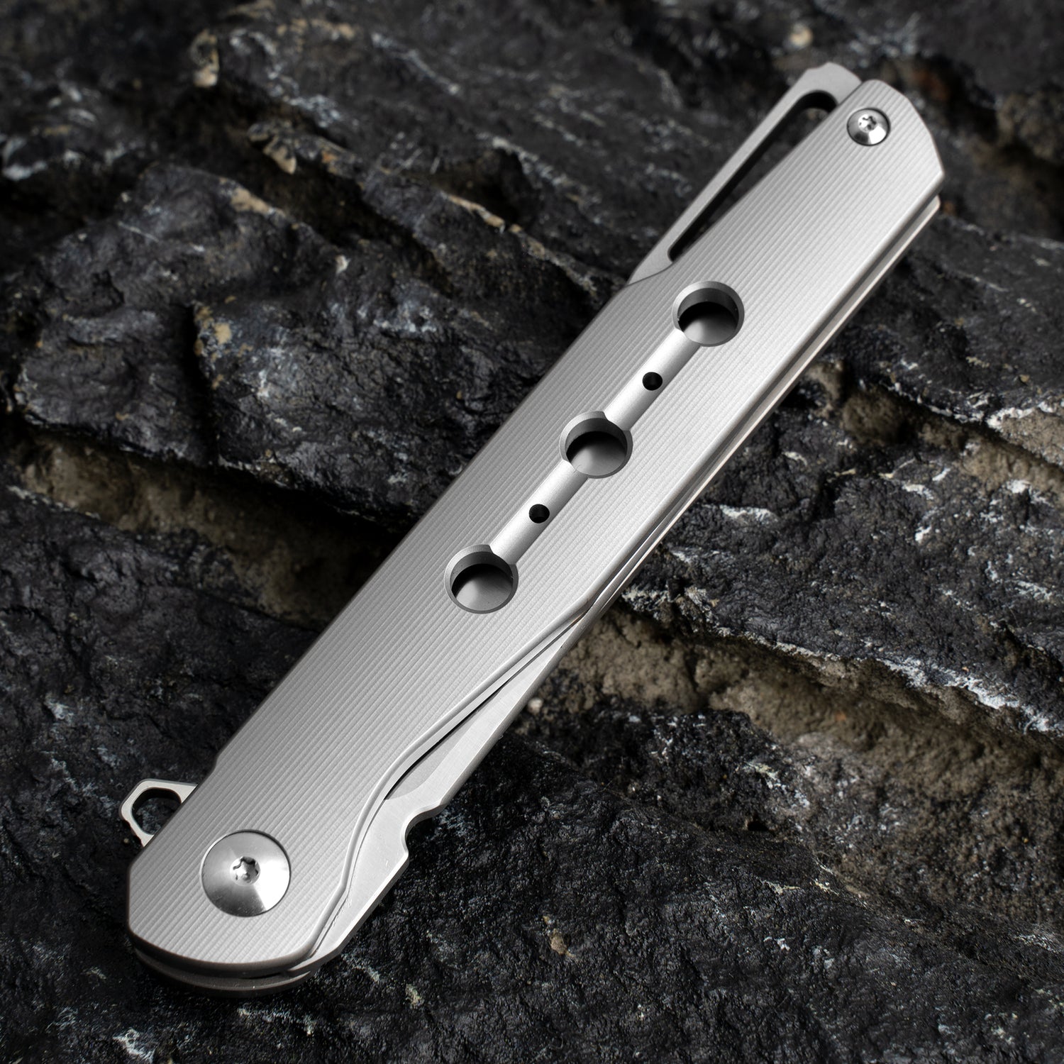 T051 Pocket Knife 3.35'' AUS-8 Blade + Titainium Handle - Frame Lock - Flipper