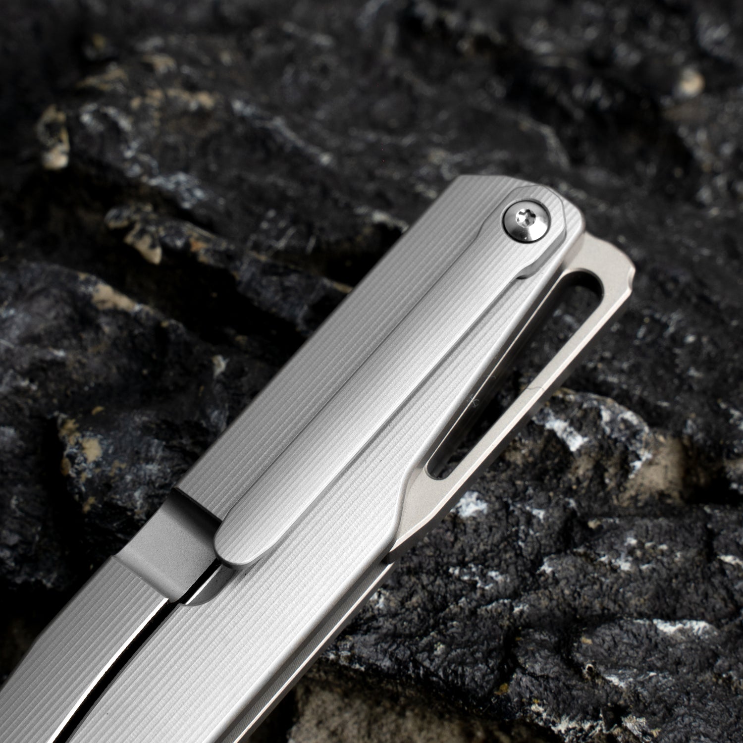 T051 Pocket Knife 3.35'' AUS-8 Blade + Titainium Handle - Frame Lock - Flipper